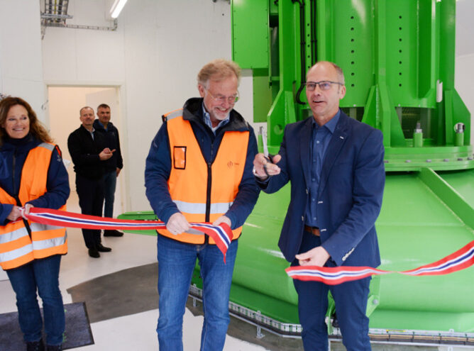 Klipping av snoren på Øvrebø kraftverk.
