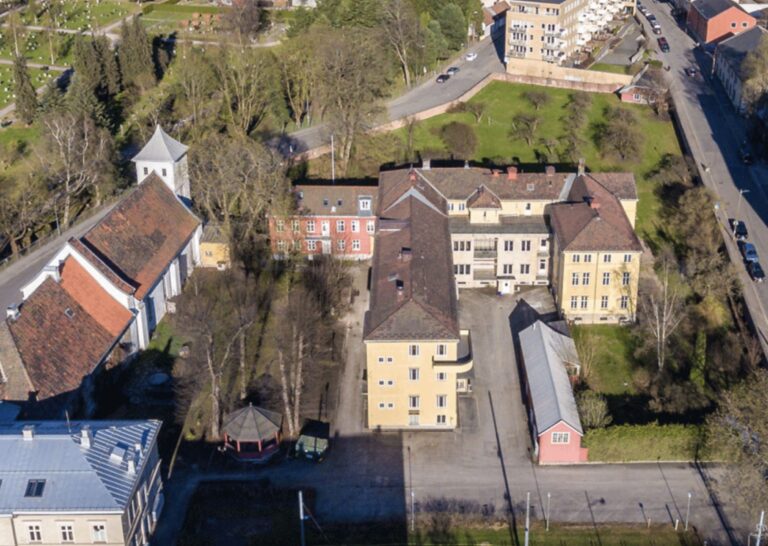 Første spadetak på historisk grunn