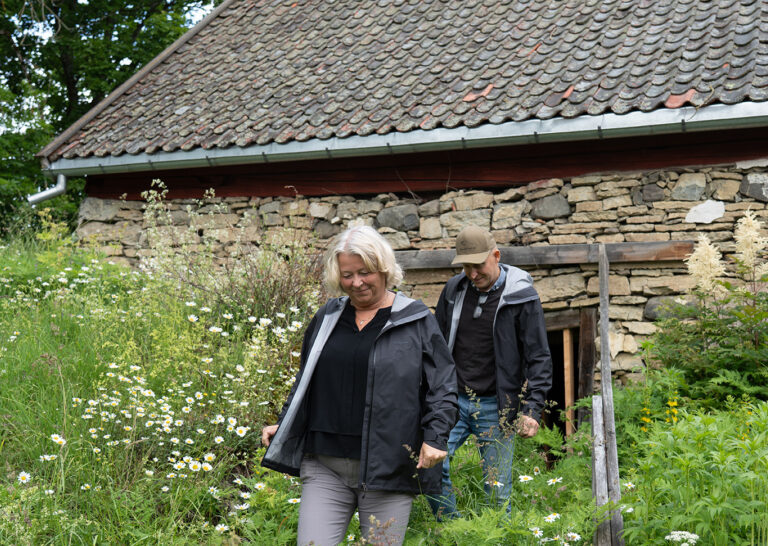 Unike bygningar og planar på Hoff prestegard